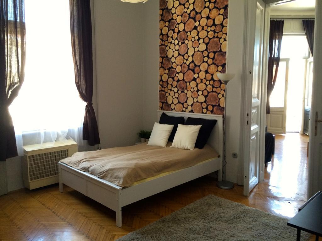 Budget Apartment By Hi5 - Oktober 6 Str 4 Budapest Luaran gambar