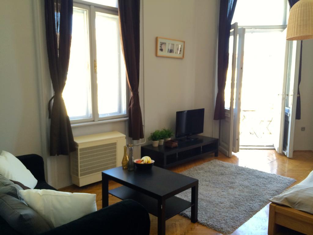 Budget Apartment By Hi5 - Oktober 6 Str 4 Budapest Luaran gambar