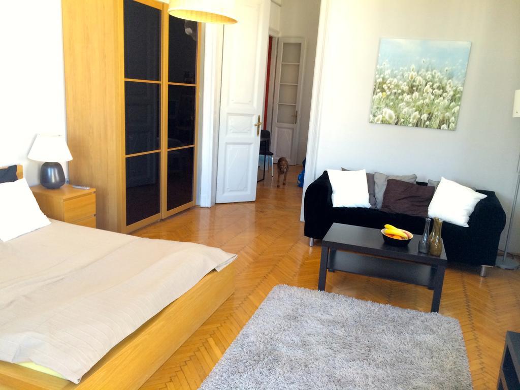 Budget Apartment By Hi5 - Oktober 6 Str 4 Budapest Luaran gambar