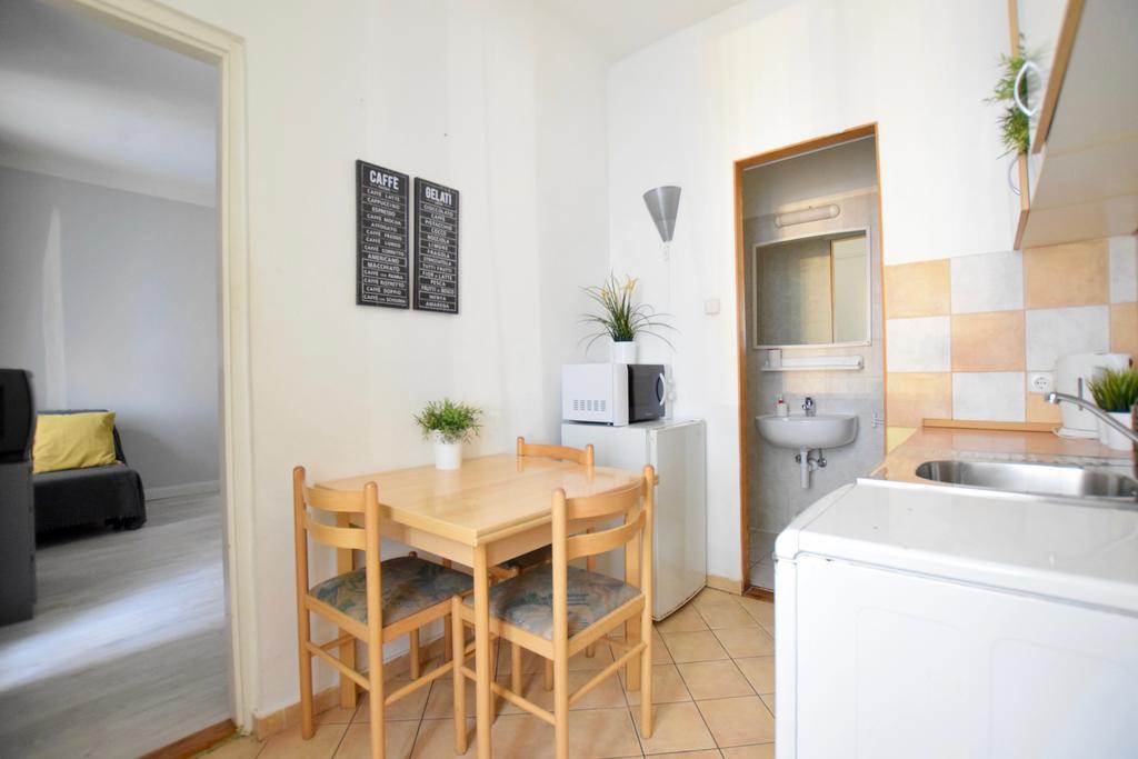 Budget Apartment By Hi5 - Oktober 6 Str 4 Budapest Luaran gambar