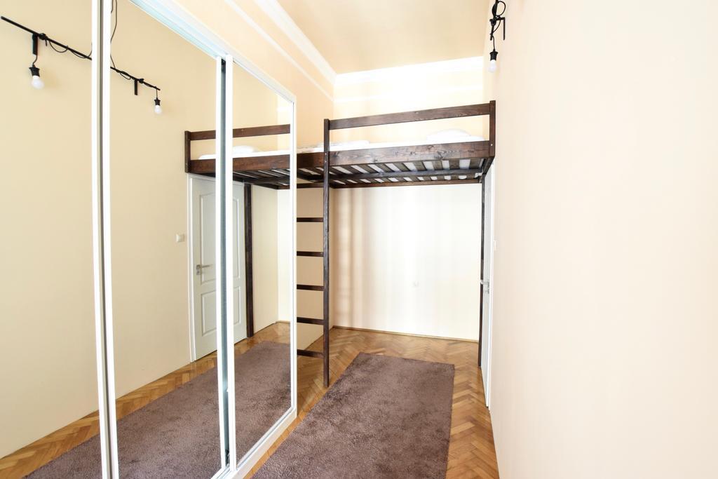 Budget Apartment By Hi5 - Oktober 6 Str 4 Budapest Luaran gambar