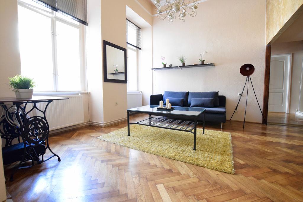 Budget Apartment By Hi5 - Oktober 6 Str 4 Budapest Luaran gambar